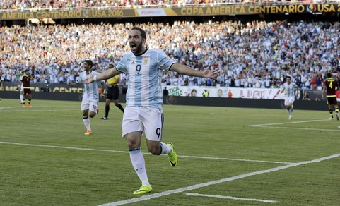 Coppa America, Higuain e Vargas scatenati: Argentina e Cile in semifinale