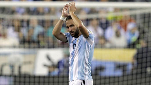 Calciomercato Napoli, Higuain: «Tifosi, state tranquilli»