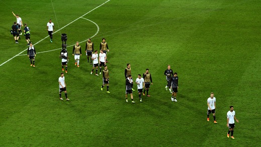 Euro 2016, a Lilla non c'è l'erba: vernice verde sul Pierre Mauroy