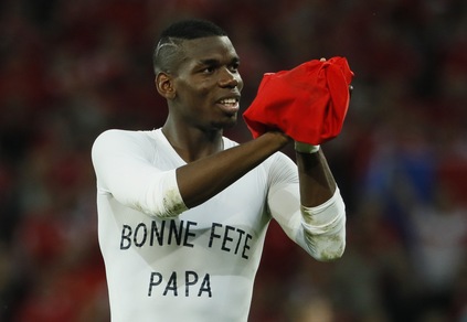 Euro 2016, Pogba cuore d'oro: maglia per il papà