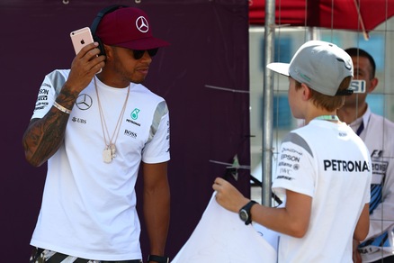 F1 Baku, Hamilton: «Meglio cancellare questo weekend»