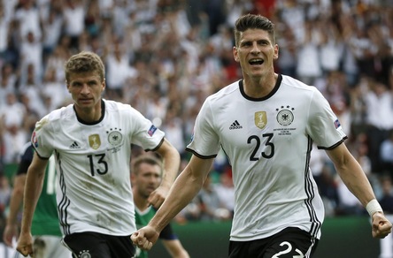 Euro 2016, Irlanda del Nord-Germania 0-1: Mario Gomez gol, tedeschi primi