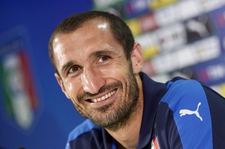 Chiellini, quanti sorrisi verso Italia-Spagna