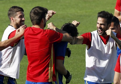Italia-Spagna -3, i sorrisi nell'allenamento spagnolo