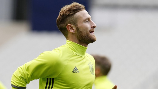 Calciomercato Napoli, dalla Spagna: «Albiol e soldi per Mustafi, il tedesco prende tempo»