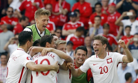 Euro 2016, Polonia in festa: batte la Svizzera ai rigori e vola ai quarti