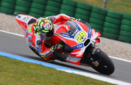 MotoGp Assen: Iannone il più veloce in warm up, Rossi 4°