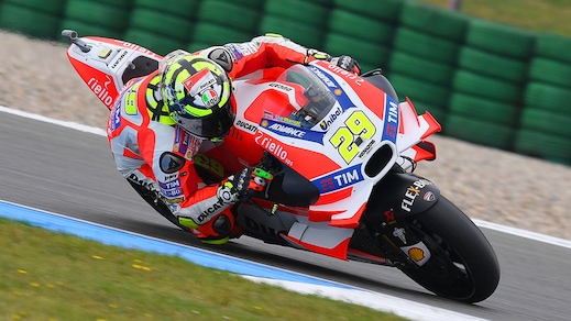 MotoGp Assen: Iannone il più veloce in warm up, Rossi 4°