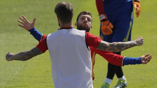 Euro 2016, la Spagna non teme l'Italia: sorrisi e scherzi durante la rifinitura