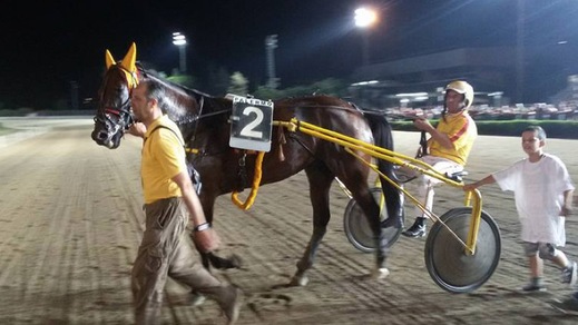 Superbo Capar cala il poker