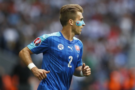 Germania-Slovacchia, per Pekarik mascherina "patriottica" dopo la gomitata