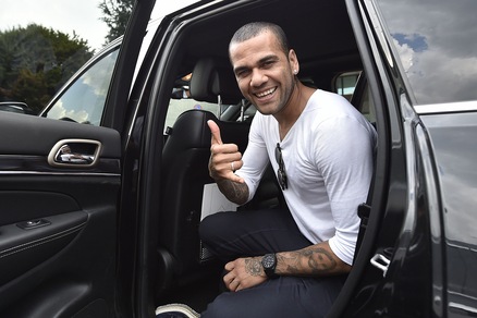 Juventus, Dani Alves è a Torino!