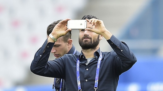Euro 2016, l'Italia passeggia allo Stade de France. Candreva fotografo d'eccezione