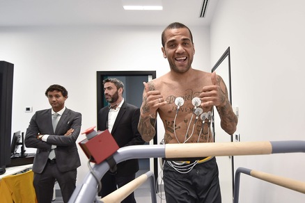 Calciomercato Juventus, Dani Alves si sottopone alle visite mediche