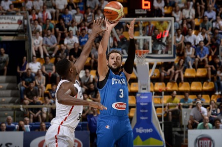 Belinelli: "La maschera è scomoda, ma ci sono"