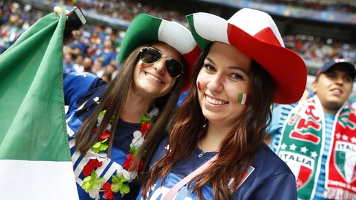 Euro 2016, le tifose azzurre a Parigi: ecco lo spettacolo tricolore