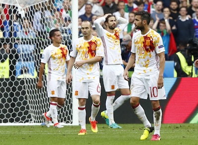 Euro 2016, Spagna: la maledizione della maglia bianca