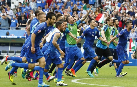 Euro 2016, lo Stade de France si colora d'azzurro: che festa!