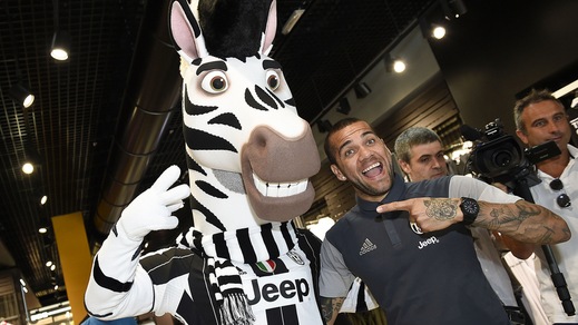 Dani Alves, il mondo Juventus gli dà il benvenuto