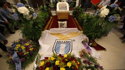 Addio a Bud Spencer: c'è anche una bandiera della Lazio