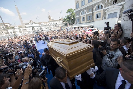 Addio a Bud Spencer, l'abbraccio di piazza del Popolo: c'è anche Terence Hill