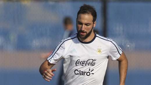 Calciomercato Napoli: Higuain, De Laurentiis è inflessibile. Ma è pronto il piano B