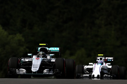 F1, Gp Austria: Mercedes davanti, Ferrari inseguono