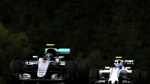 F1, Gp Austria: Mercedes davanti, Ferrari inseguono