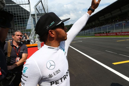 F1, Hamilton: «Abbiamo rischiato, ma ce l’abbiamo fatta»