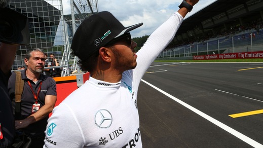 F1, Hamilton: «Abbiamo rischiato, ma ce l’abbiamo fatta»