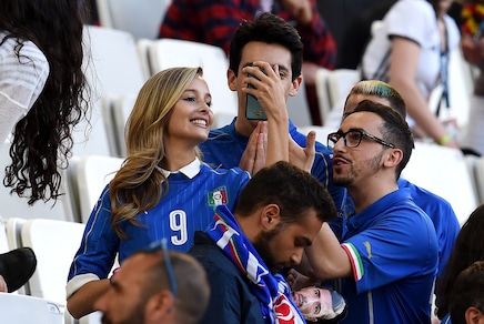 Germania-Italia, tutti pazzi per Viky Varga sugli spalti