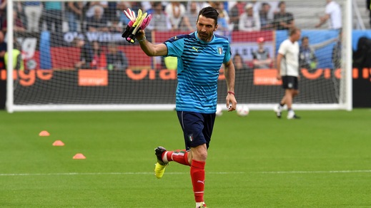 Germania-Italia, squadre in campo per il riscaldamento