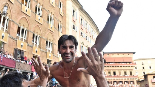 Palio di Siena, dopo 27 anni vince la Lupa