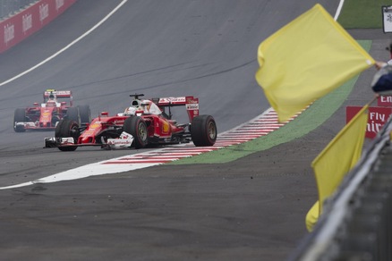 F1 Austria: esplode la gomma e Vettel è costretto a ritirarsi