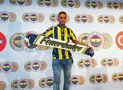 Fenerbahce, visite mediche e firma per Van der Wiel