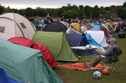 Tennis, Wimbledon: in tenda per seguire i match