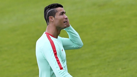 Euro 2016, Cristiano Ronaldo in campo con un nuovo look