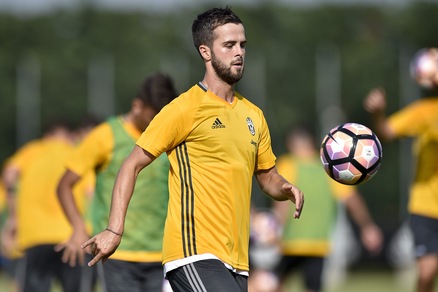 Juventus, Pjanic: allenamento in giallo per la nuova stagione