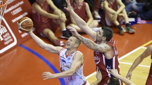 Milano prende Dragic, Kaukenas si ritira