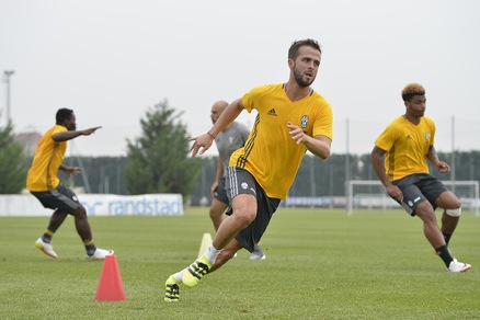 Juventus, Pjanic va di corsa a Vinovo