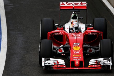 Vettel, che sfortuna! Penalizzato anche a Silverstone