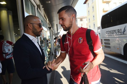 Il Bologna verso il primo ritiro stagionale, le immagini della partenza