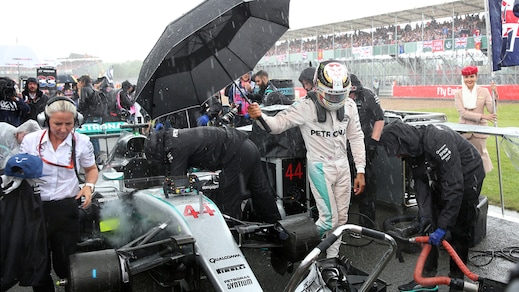 F1, a Silverstone si parte con la Safety Car