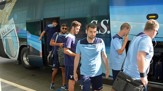 Lazio in viaggio per il ritiro senza Keita