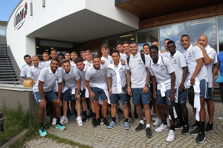 Inter, foto di gruppo e "corna" per Nagatomo