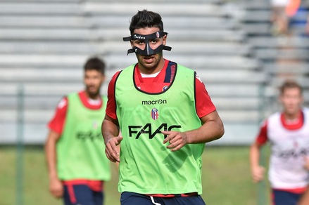 Bologna, primo giorno di ritiro: Taider con la mascherina