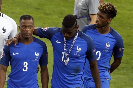 Euro 2016 Francia, Evra: «Chiedo scusa ai nostri tifosi»