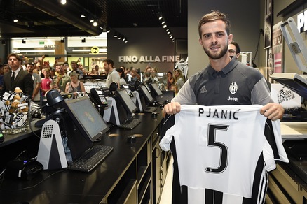 Juventus, Pjanic: «Felice di essere nella squadra campione d'Italia»