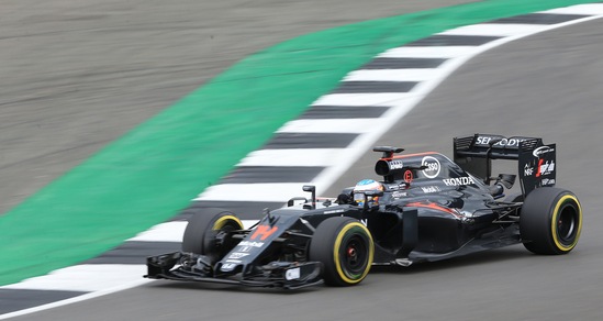 F1, Alonso comanda nei test a Silverstone
