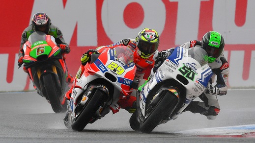 MotoGp, Sachsenring: Iannone primo sotto la pioggia, Rossi quarto
